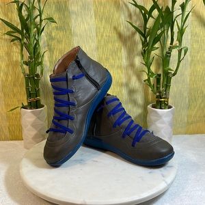 🇺🇸🇺🇸Unisex Olive-toned Booties - NWOT🇺🇸🇺🇸